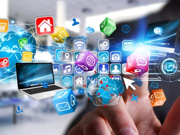 Mann im Anzug tippt mit dem Finger in einen Technologie-Strudel aus Symbolen, Würfeln und Daten - Bildmontage Mann im Anzug tippt mit dem Finger in einen Technologie-Strudel aus Symbolen, Würfeln und Daten - Bildmontage